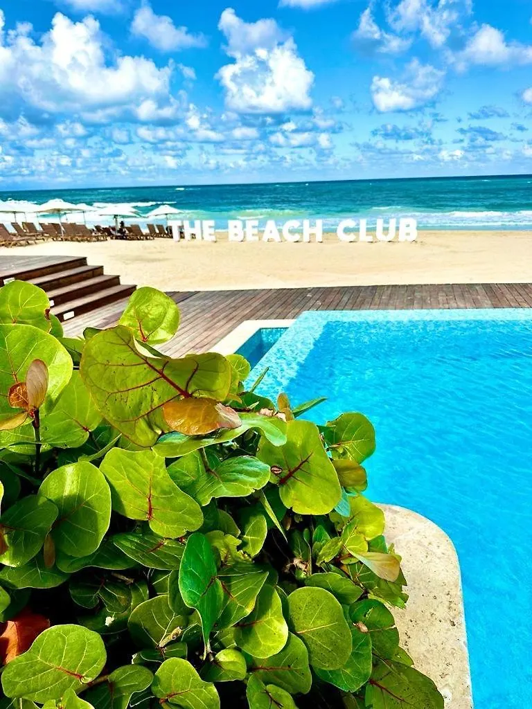 Beachside Oasis: Pool Views and Casino Access Punta Cana Apartment